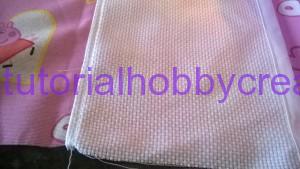 Tutorial per realizzare un sacchetto asilo con inserto in tela aida da ricamare a punto croce (8)